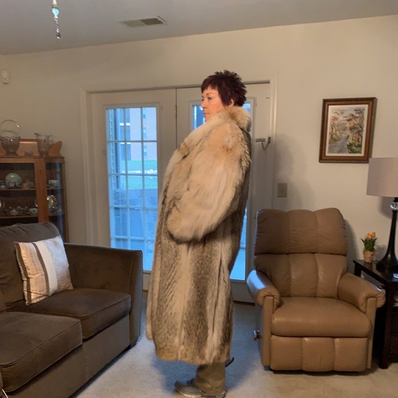 Natural Coyote Coat - Picture 9 of 12